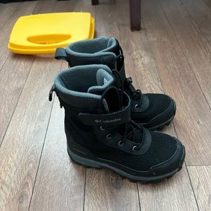 Boys Columbia Winter Boots.